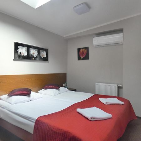 Aparthotel Astral Raszyn Exterior foto